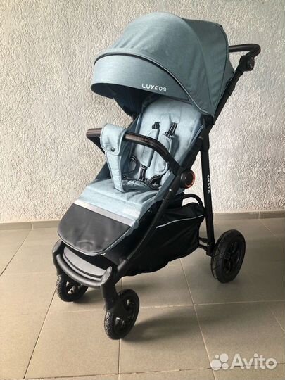 Коляска прогулочная Luxmom v1 всесезонная