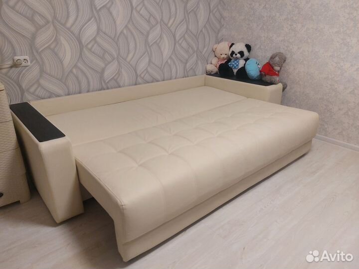 Кожаный диван