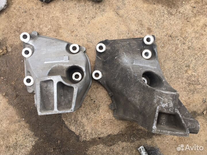 Кронштейн двигателя Porsche Panamera 970