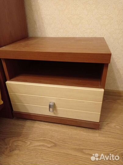 Тумба прикроватная