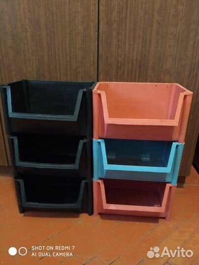 Ящик пластиковый и деревянный