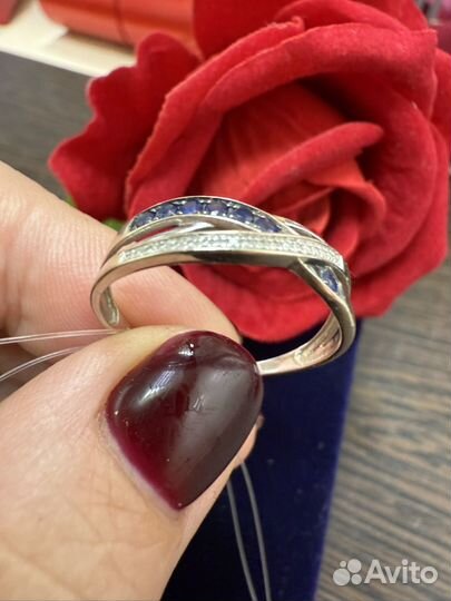 Кольцо из золота с сапфирами и бриллиантами