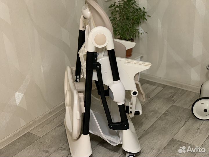 Стульчик для кормления Carrello бежевый