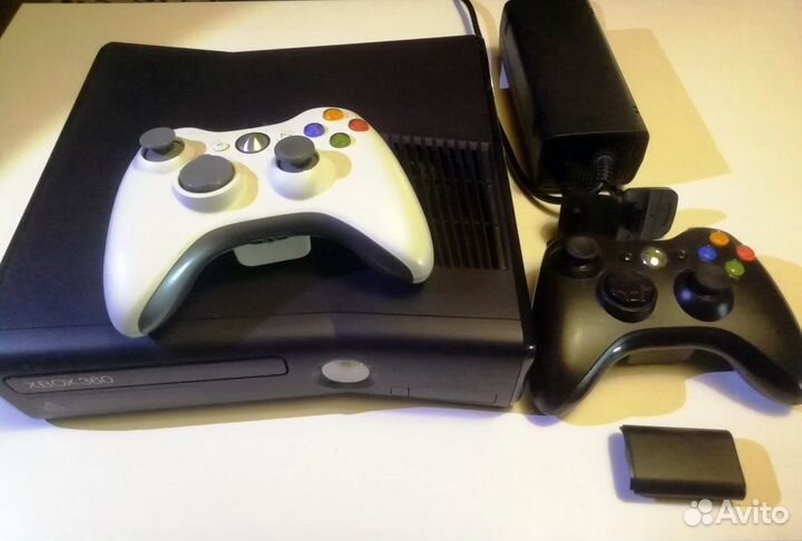 Игровая приставка xbox 360 прошитая + 2 джойстика
