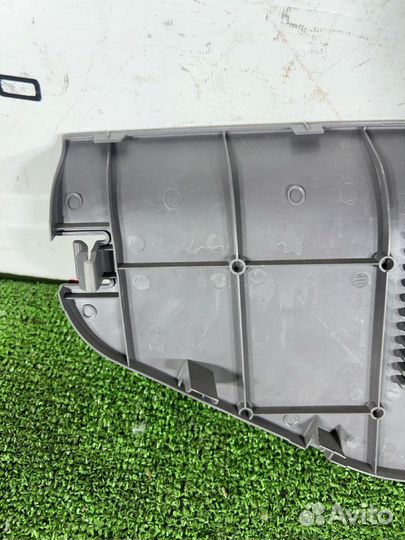 Заглушка обшивки багажника задняя левая Toyota