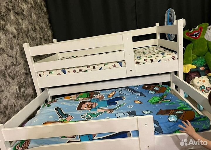 Двухъярусная кровать