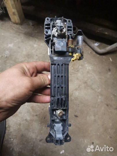 Ручка двери передняя левая Toyota Corolla 150