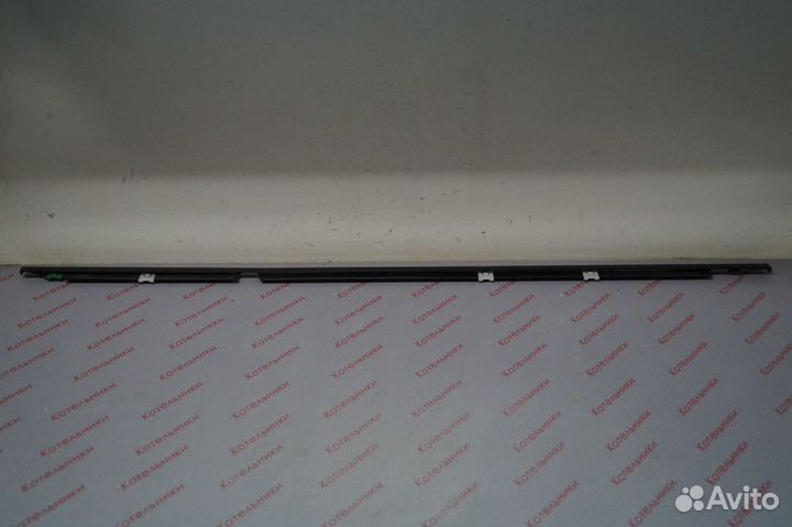 Nissan 82820-AV600 Молдинг зад правый