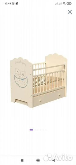 Детская кроватка с маятником