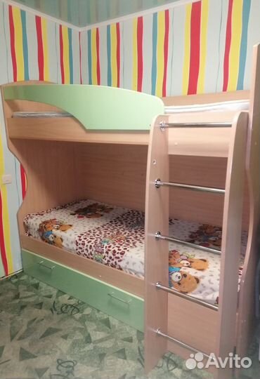 Двухъярусная кровать бу с матрасами