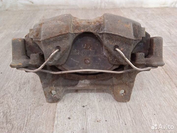 Суппорт передний левый Fiat Punto 188 A5.000 2001