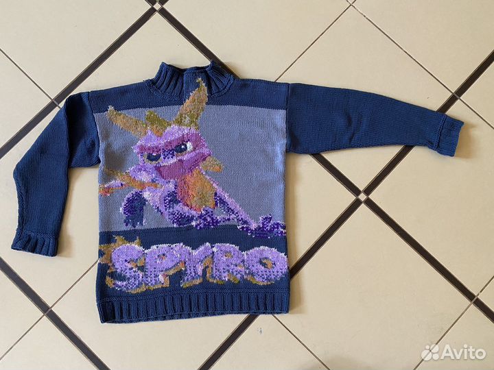 Свитер ручной работы