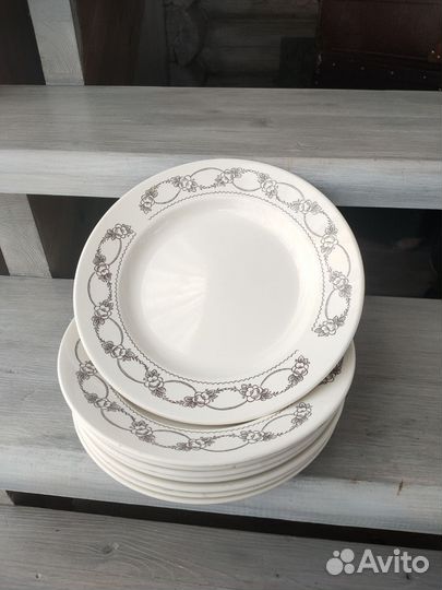Тарелки 8 штук