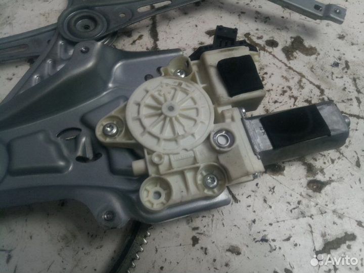 Стеклоподъемник передний правый Opel Vectra C