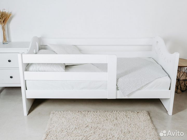 Детская кровать из массива