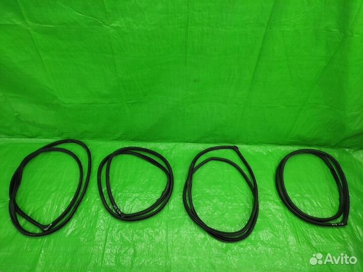 Уплотнитель проема двери Mazda CX-7