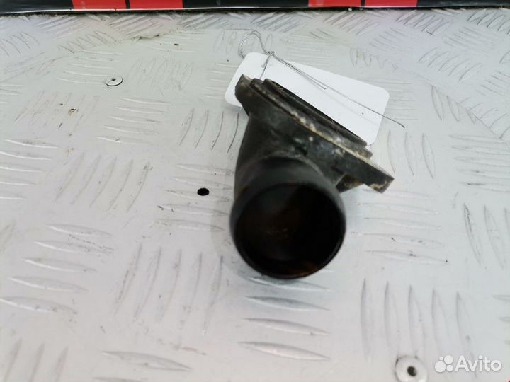 Корпус термостата Volkswagen Golf 1991 055121121F