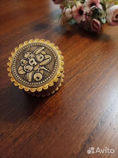 Шкатулка из бересты, дерева ручной работы, 6*4 см