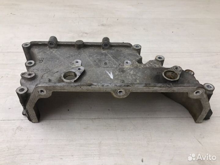 Крышка распредвала левая Audi A8 D3 BHT 2005