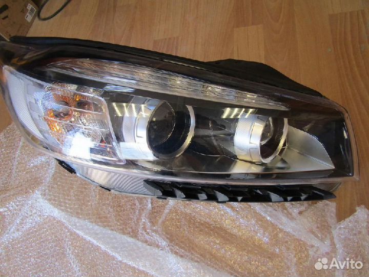 Фара правая Kia Sorento/Sorento Prime