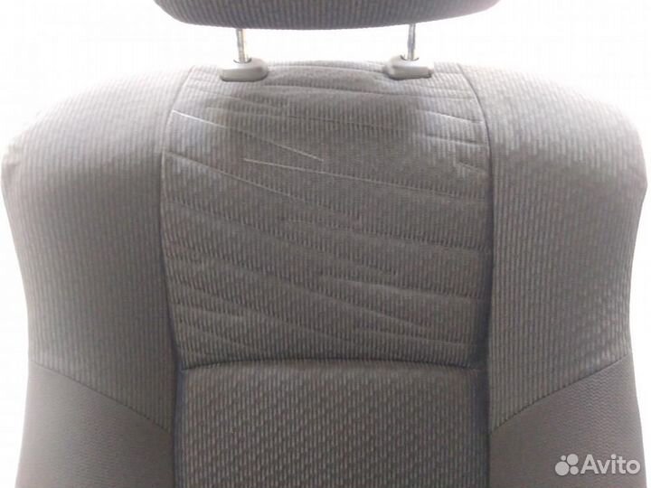 Сиденье переднее правое Toyota Avensis T270 ZRT271