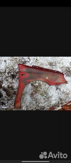 Крыло переднее левое на volkswagen golf 3