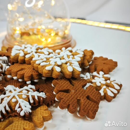 Купол с пряниками снежинками