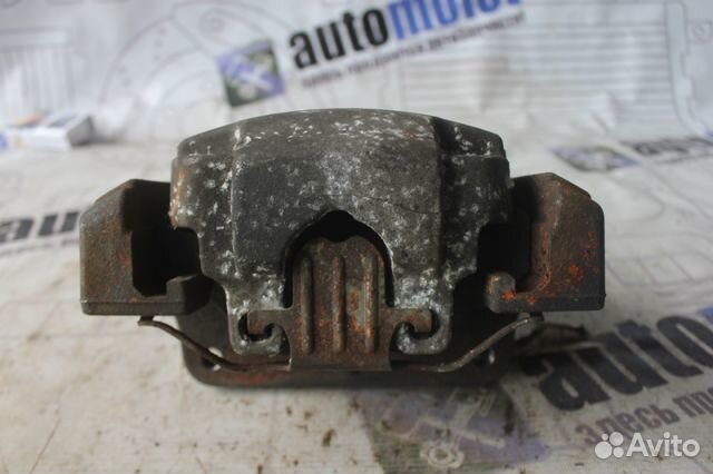 Суппорт передний правый Bmw 5-Series F10