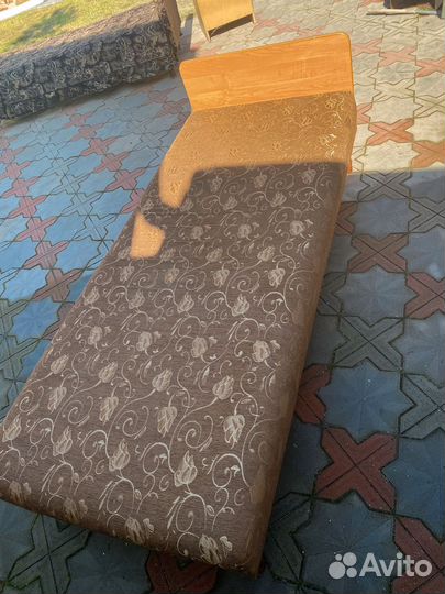 Продаю односпальную кровать бу