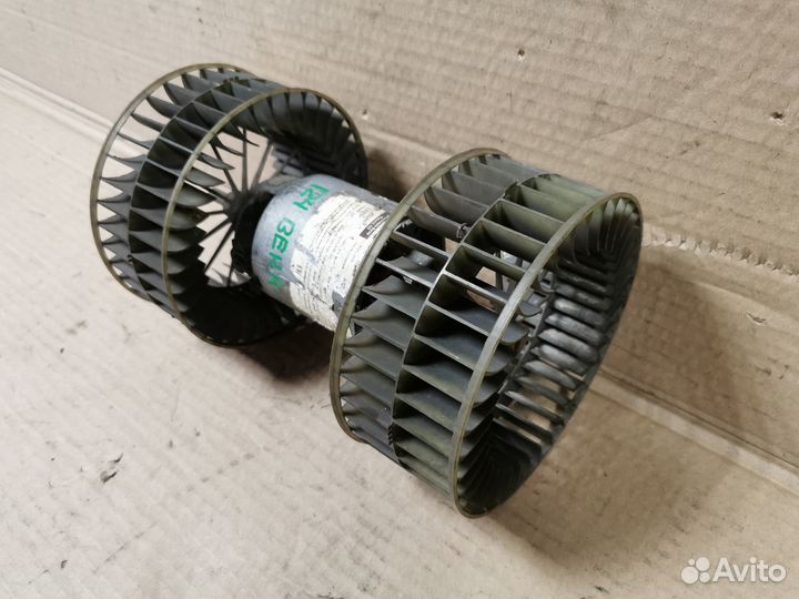 Моторчик кондейной печки на Mercedes W124