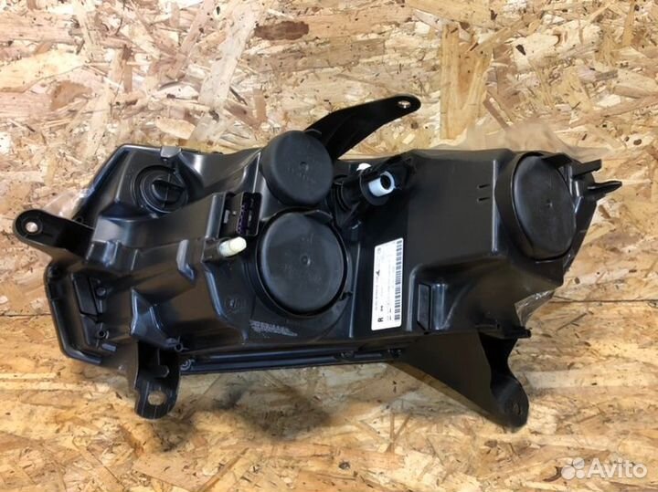 Фара правая Renault Logan 2 новая оригинал