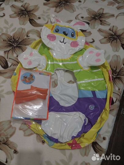 Надувной круг и нарукавники для плавание