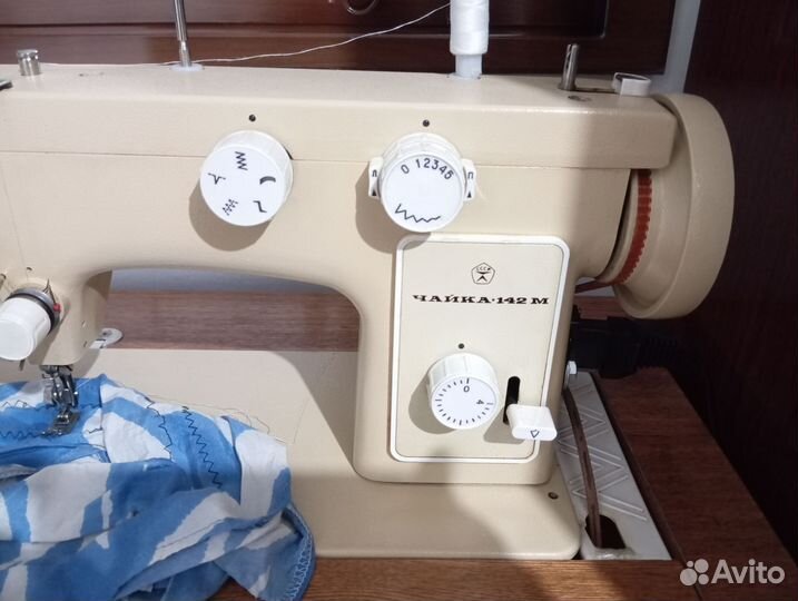 Швейная машинка чайка 142м