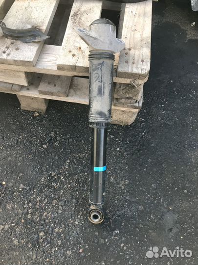 Задний амортизатор toyota rav 4 50
