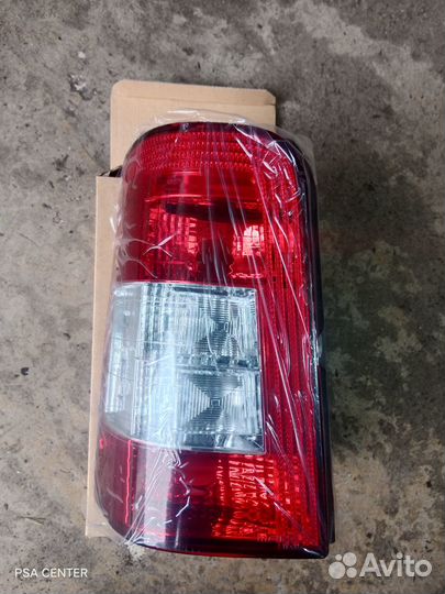 Фонарь левый Peugeot Partner/Citroen Berlingo