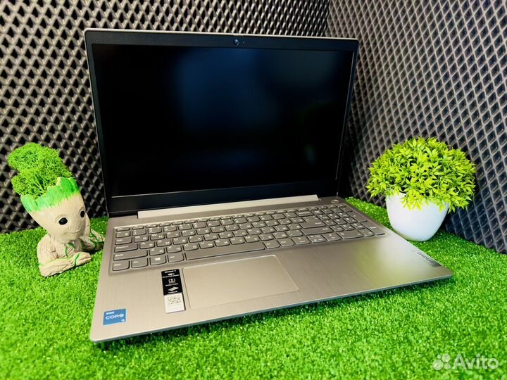 Ноутбук Lenovo i3-1115G4/8/SSD256/UHD