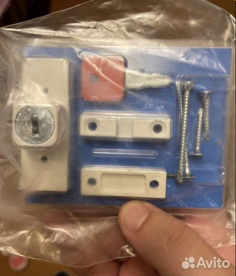 Детский блокиратор на окно