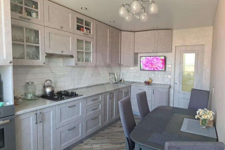 2-к. квартира, 56 м², 3/6 эт.