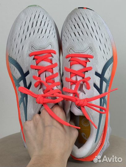 Беговые кроссовки 42 asics Novablast 2 женские