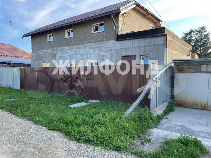 Дом 206,6 м² на участке 4,5 сот.