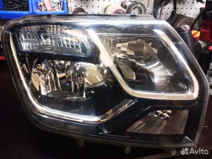 Фара передняя правая на Renault Duster