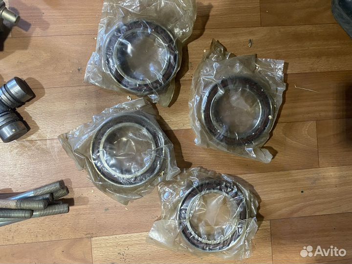 Продам запчасти на волгу и разных подшипников