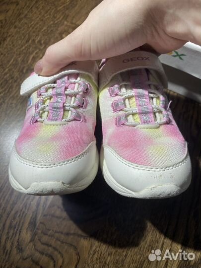 Кроссовки для девочки