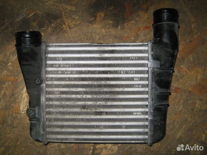 Интеркулер Audi A4 B7 2007