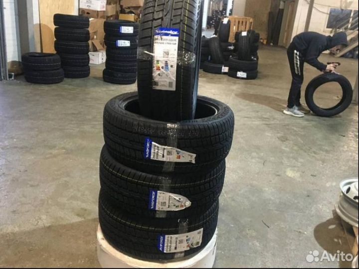 Windforce Snowblazer UHP 245/45 R19 102V