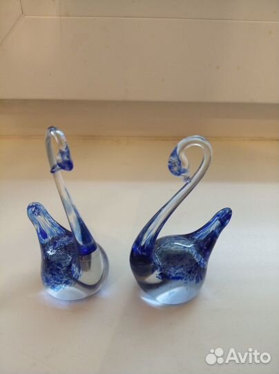 Новая пара лебедей из стекла