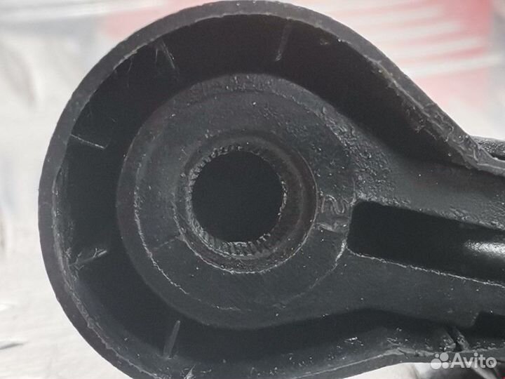 Щеткодержатель задний Volkswagen Caddy 2 2001