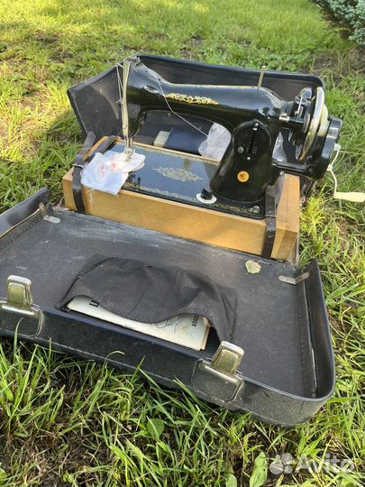 Швейная машина бу, в рабочем состояним