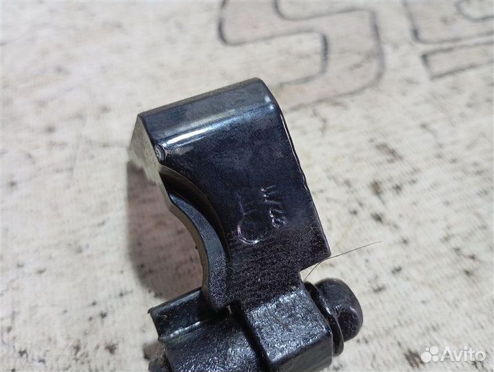 Петля двери верхняя задняя левая Volkswagen Touran