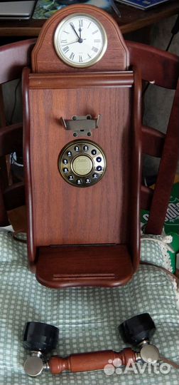 Ретро телефон с часами